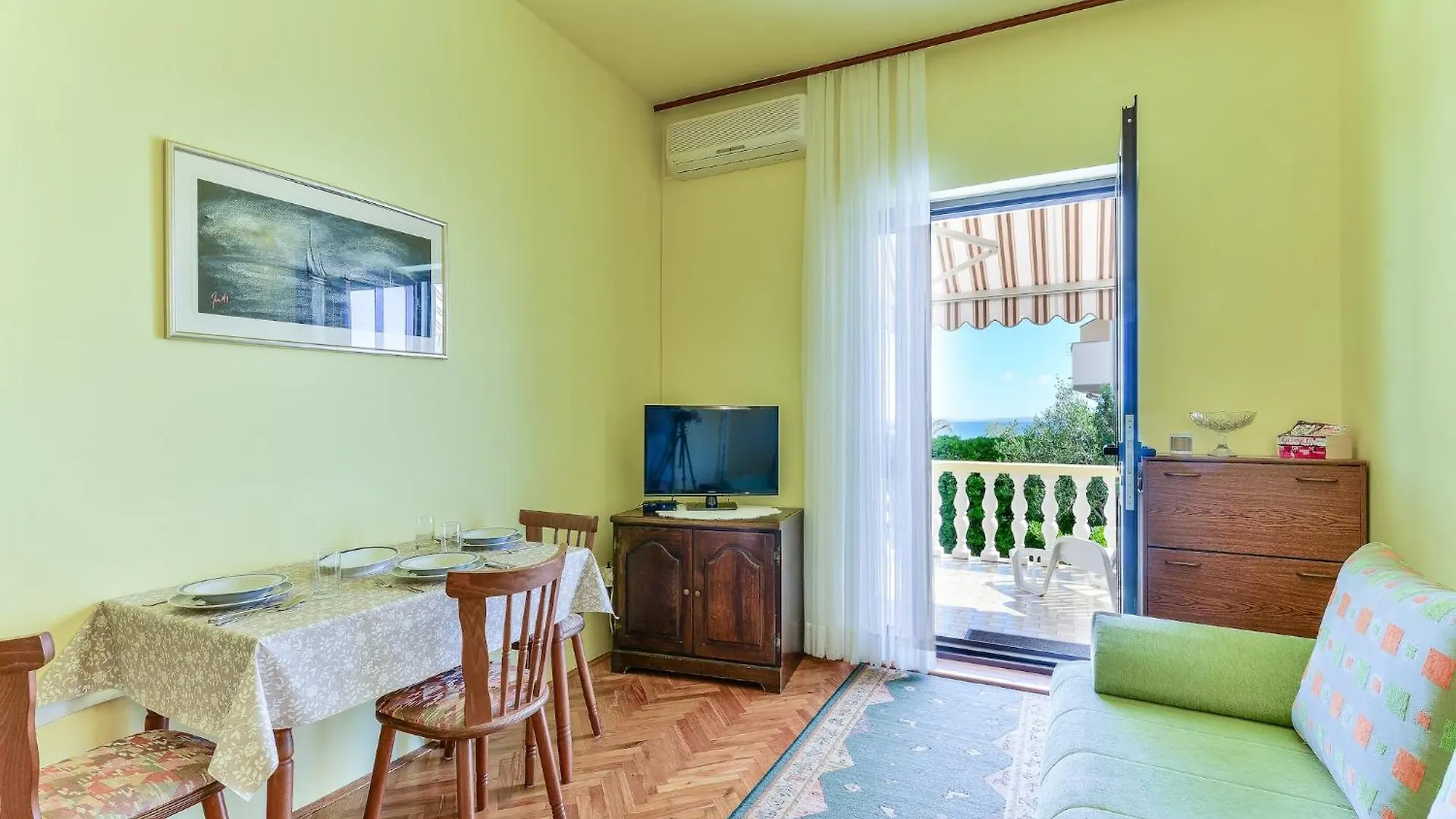 Apartments In House Liveric In Vir At The Beach