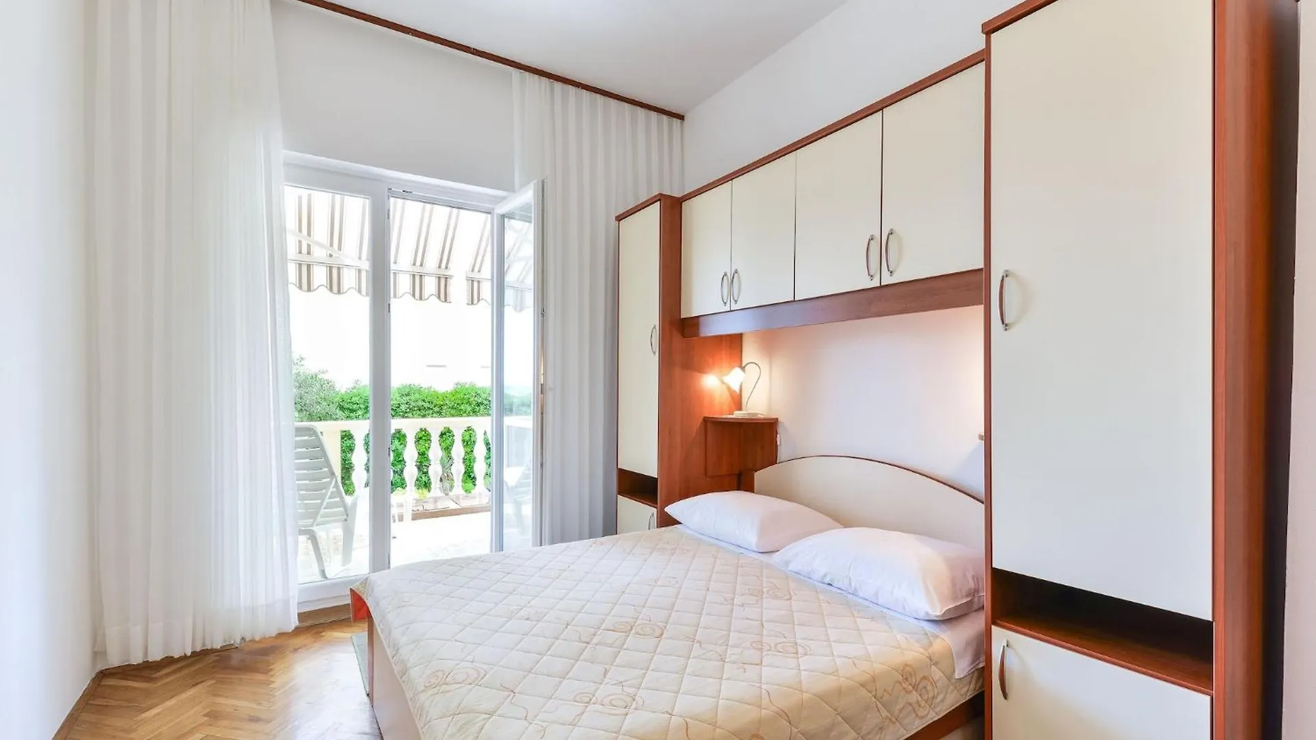 Apartments In House Liveric In Vir At The Beach