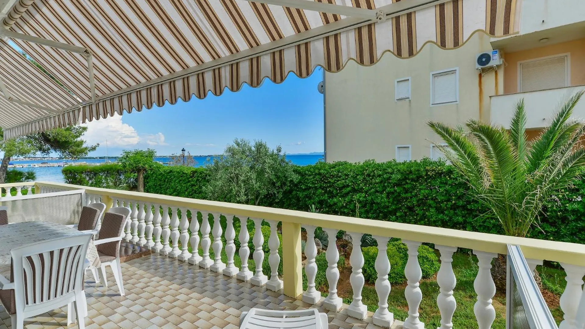 Apartments In House Liveric In Vir At The Beach