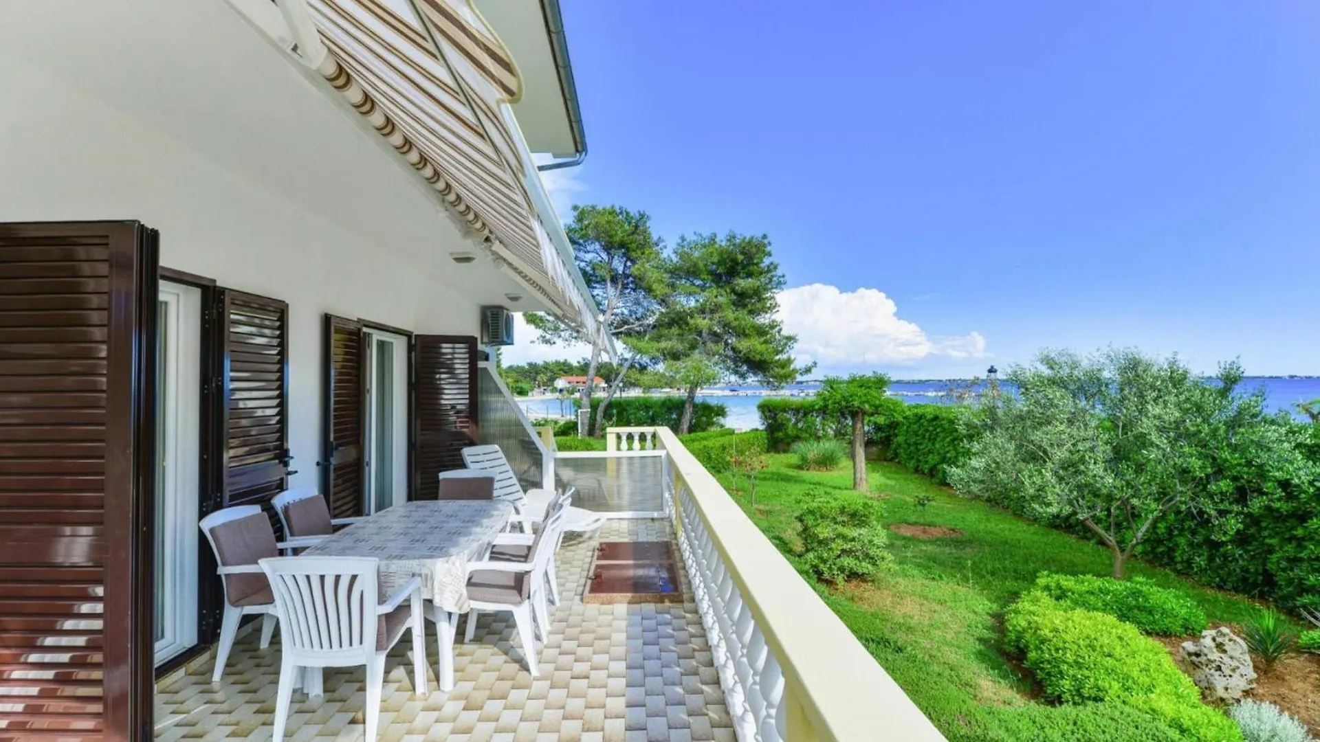 Apartments In House Liveric In Vir At The Beach